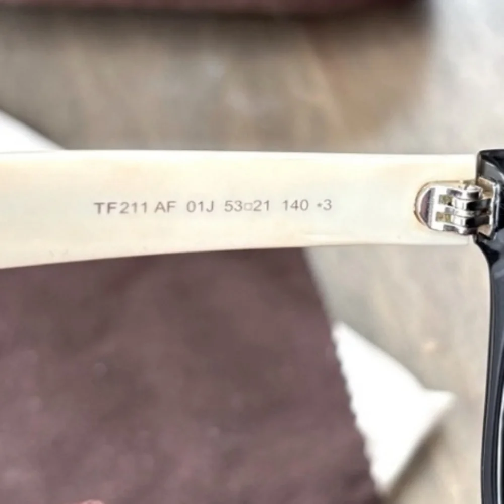 Tom Ford Sunglasses Black With Ivory Colored Arms, Gold Accents, Made In Italy - Picture 10 of 11